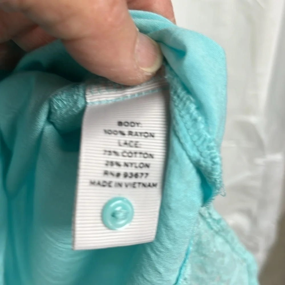 Stylus V-neck Aqua Top